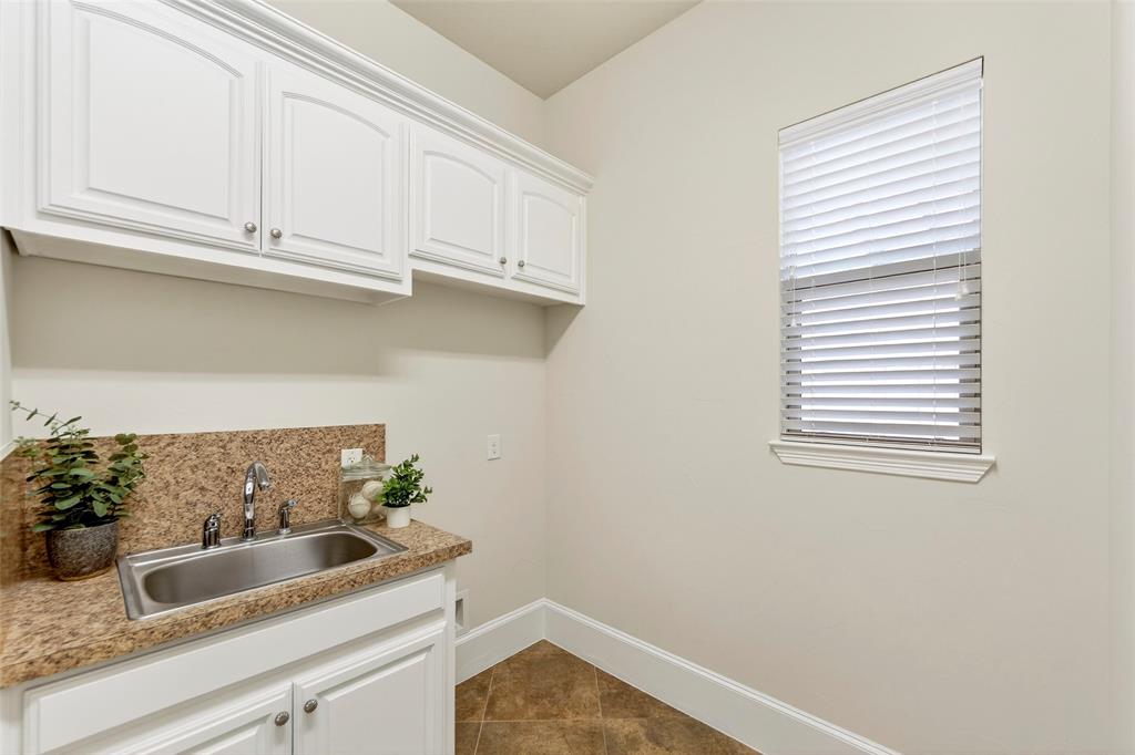 9515 Edith Lane Dallas, TX 75220 - Photo 30 of 39 2 Water lines Ice Maker, Wine Fridge, Freezer & Fridge