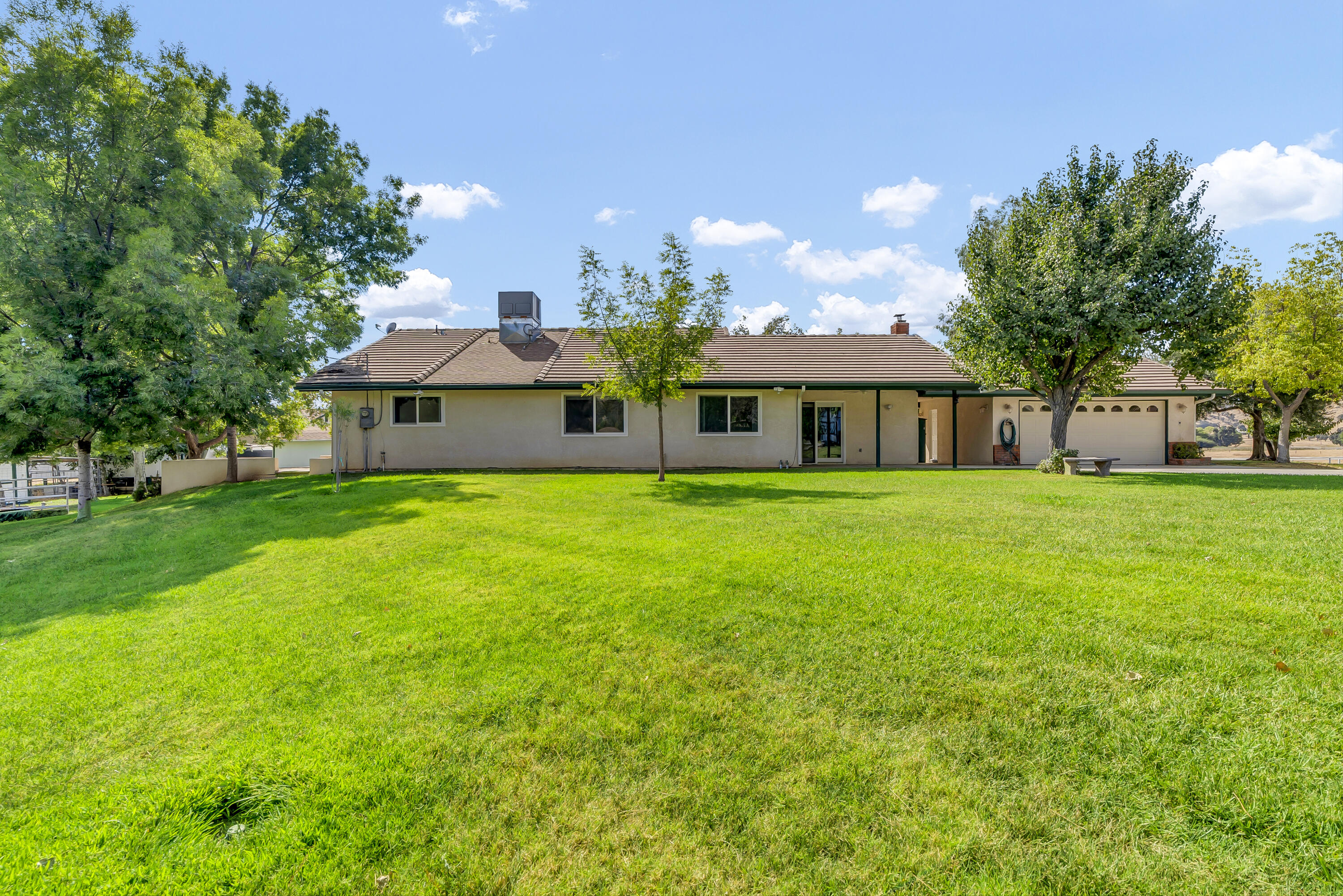 18002 320th Road Springville, CA 93265 - Photo 44 of 56 a view of a house with a big yard