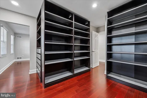 $1,360,000 | 6 Crestview Court, Potomac, MD 20854