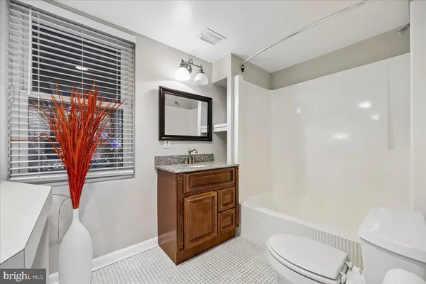 $1,360,000 | 6 Crestview Court, Potomac, MD 20854