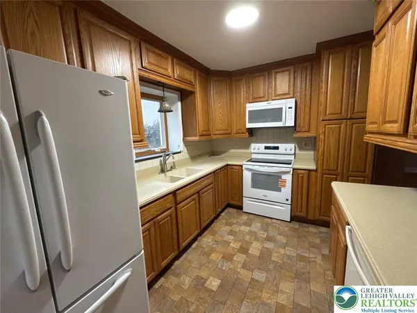 $3,495 | 3686 Lower Saucon Road, Hellertown, PA 18055
