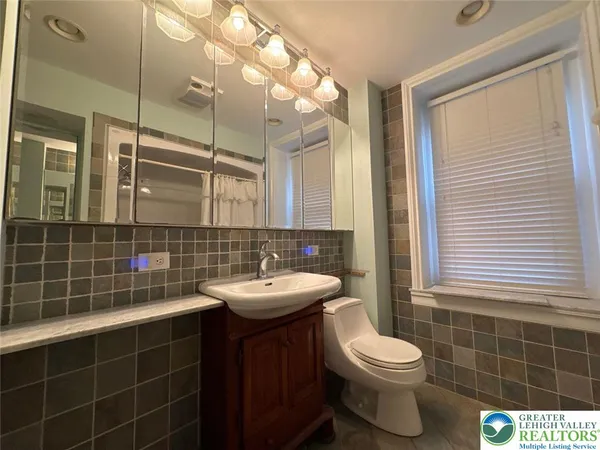 $3,495 | 3686 Lower Saucon Road, Hellertown, PA 18055