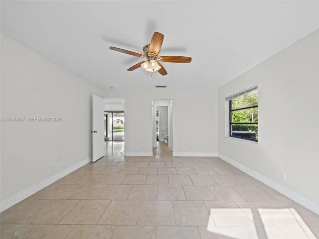 a picture of a table and a chair