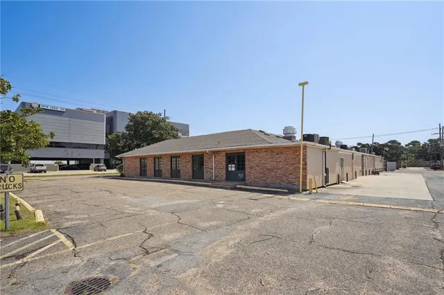 $2,950,000 | Undisclosed Address, Metairie, LA 70002