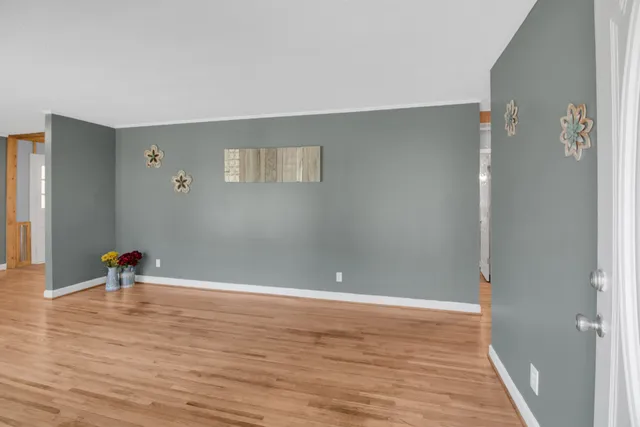 a view of room with window and a ceiling fan