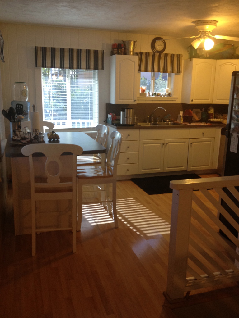 122 Mockingbird Road Tavernier, FL 33070 - Photo 9 of 26 LIVING TO KITCHEN