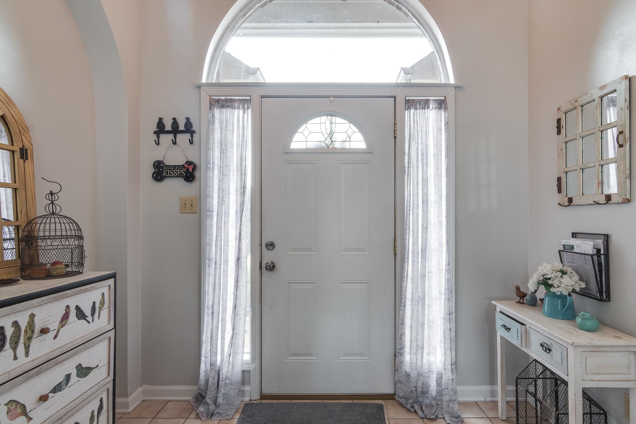 7314 Patsy Circle North Memphis, TN 38125 - Photo 2 of 28 Foyer entrance featuring light tile patterned flooring