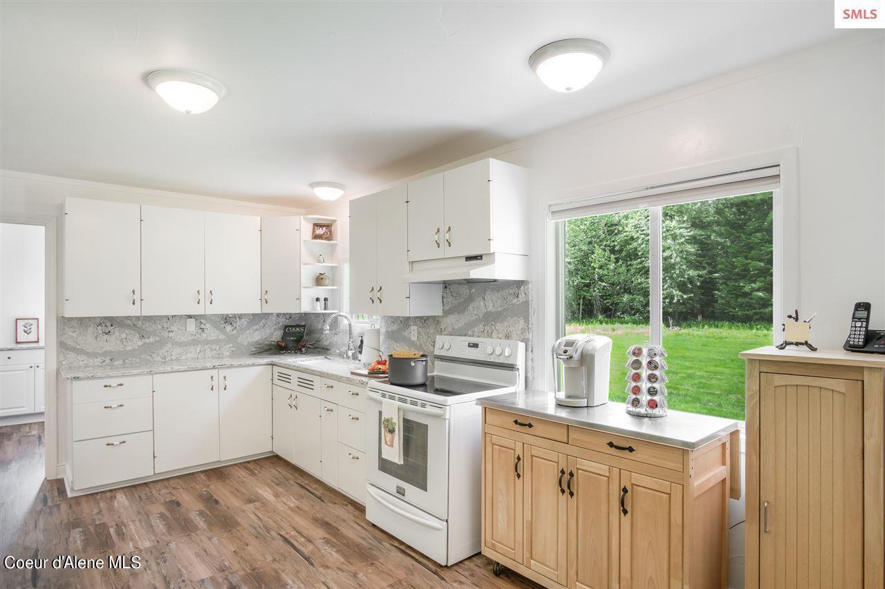 566 Timberlane Road Bonners Ferry, ID 83805 - Photo 11 of 36 566 Kitchen