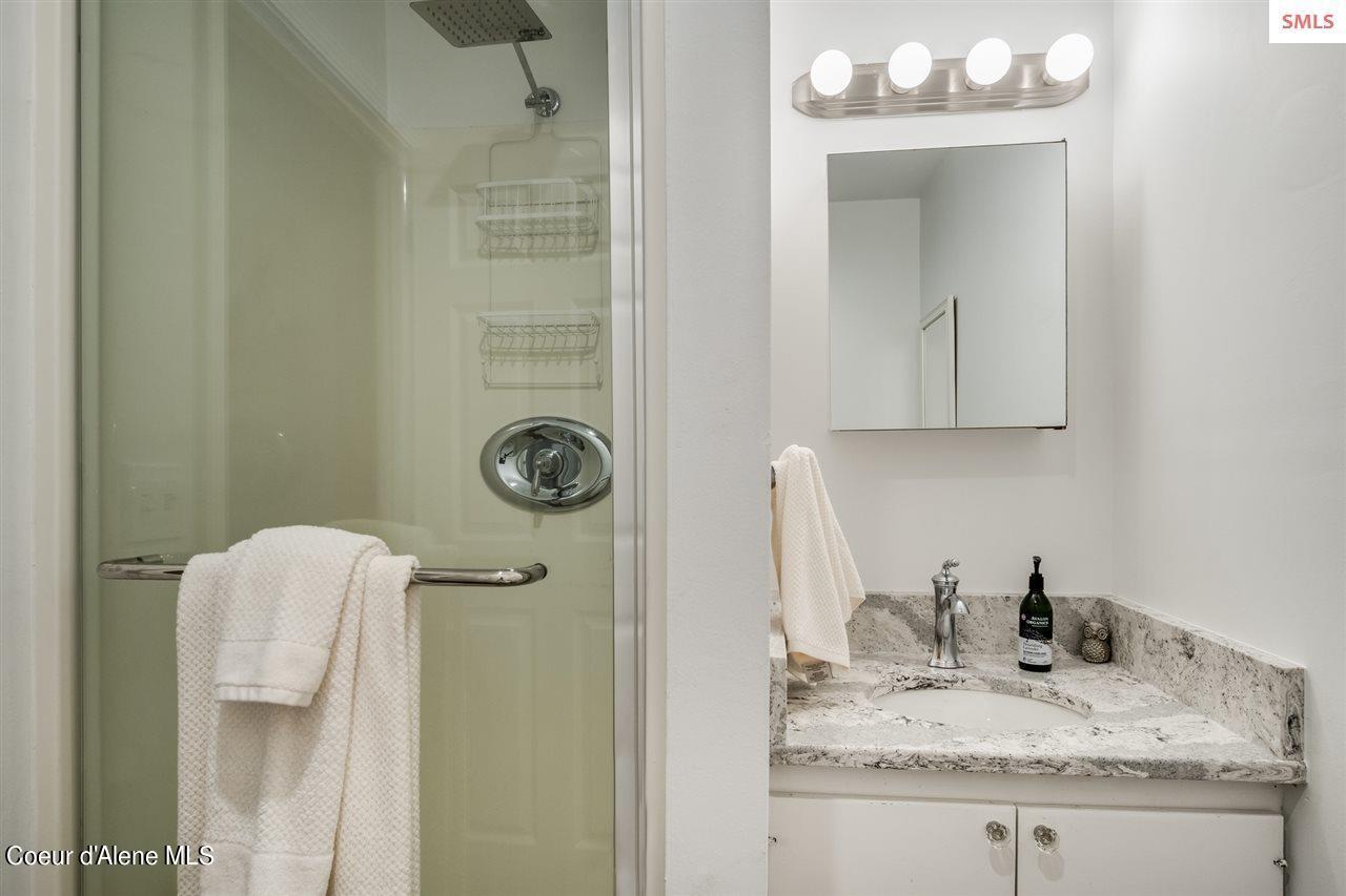 566 Timberlane Road Bonners Ferry, ID 83805 - Photo 16 of 36 566 Master Shower