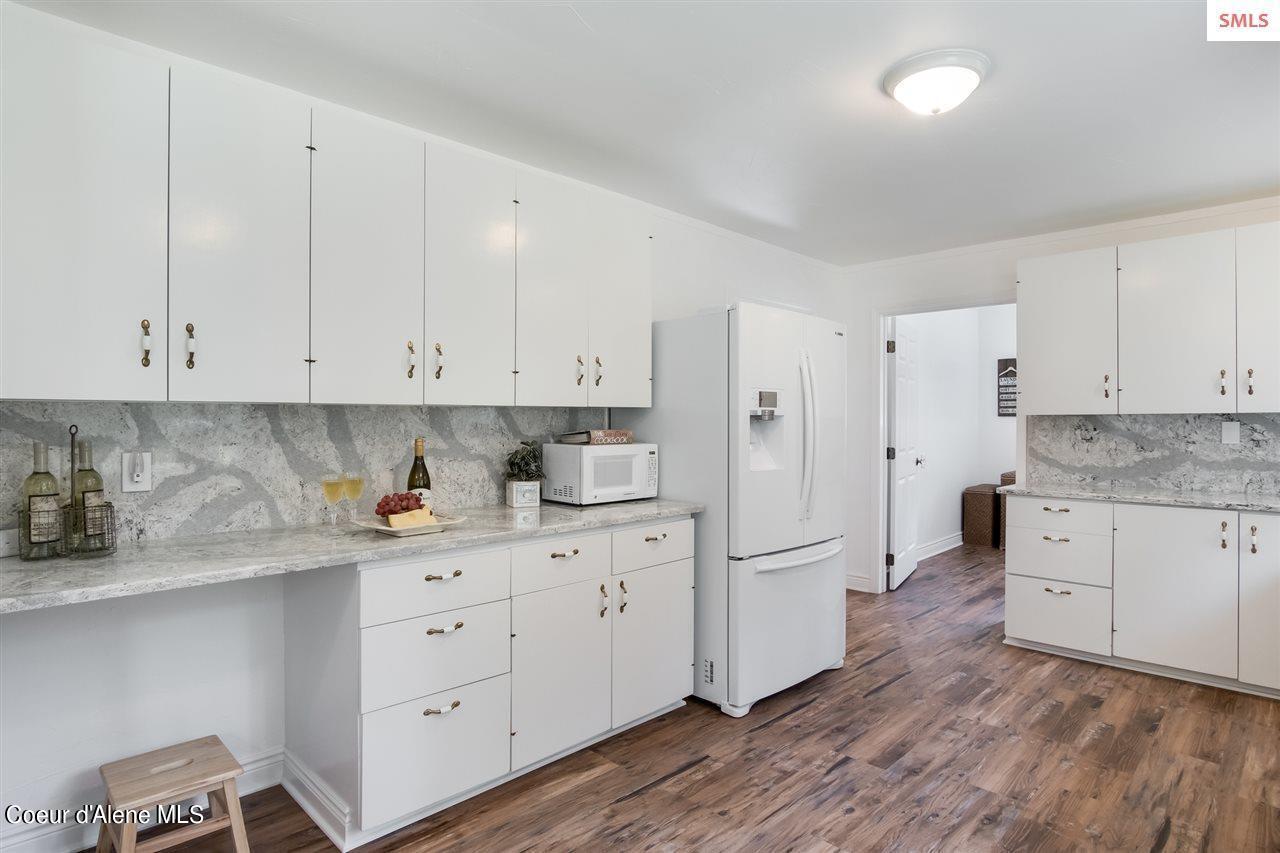 566 Timberlane Road Bonners Ferry, ID 83805 - Photo 10 of 36 566 Kitchen Side