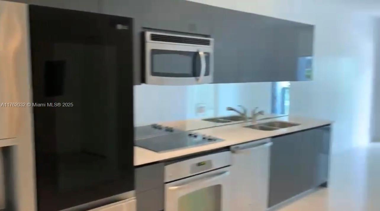 31 Southeast 6th Street, Unit 604 Miami, FL 33131 - Photo 4 of 12