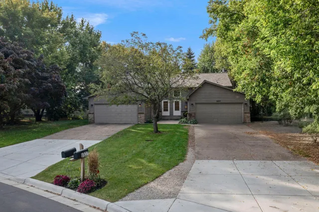 $2,075 | 5535 Lindsay Street, Golden Valley, MN 55422