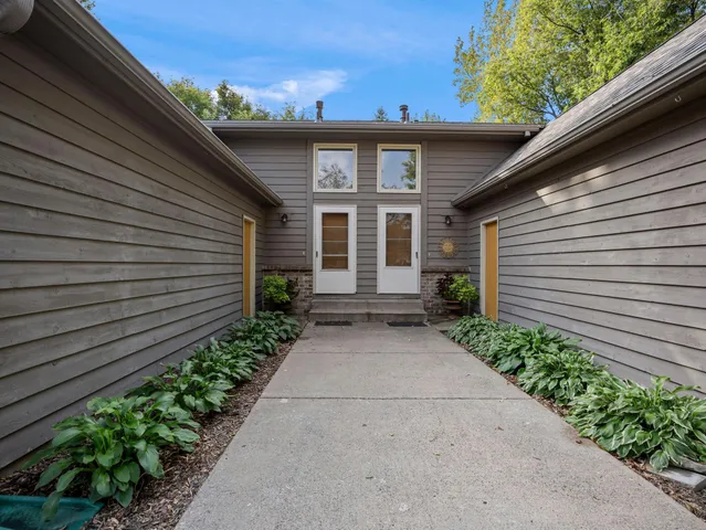 $2,075 | 5535 Lindsay Street, Golden Valley, MN 55422