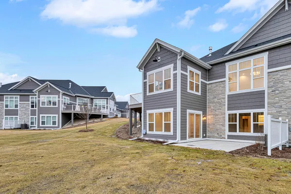 $1,275,000 | 2960 North 186th Street, Unit 10, Brookfield, WI 53045