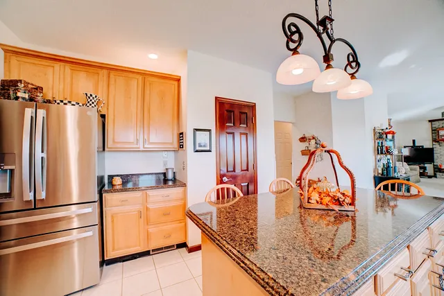a en suite bathroom with a double vanity sink and a mirror