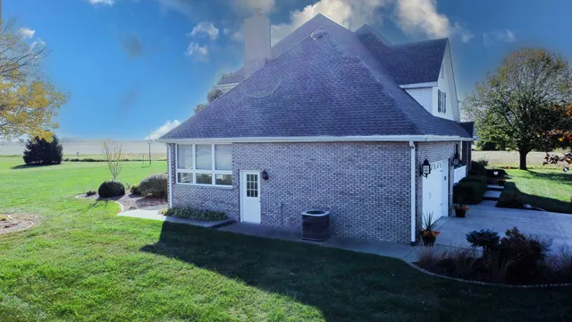 $499,900 | 23 2130 East, Watseka, IL 60970