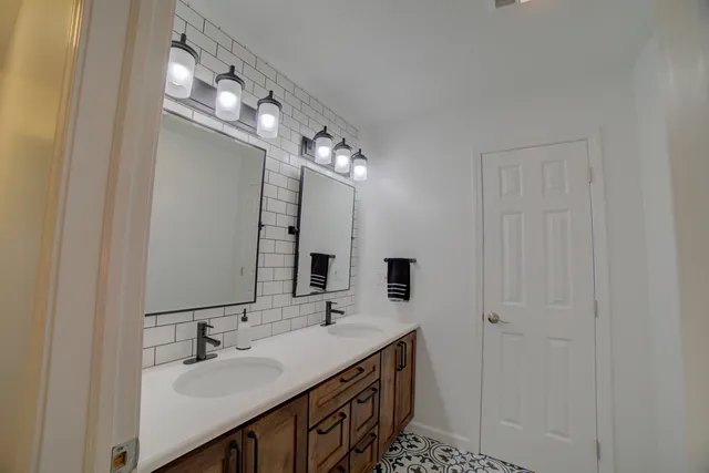 $499,900 | 23 2130 East, Watseka, IL 60970