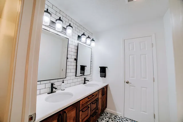 $499,900 | 23 2130 East, Watseka, IL 60970