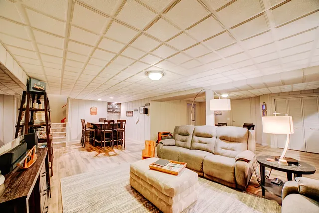 $499,900 | 23 2130 East, Watseka, IL 60970