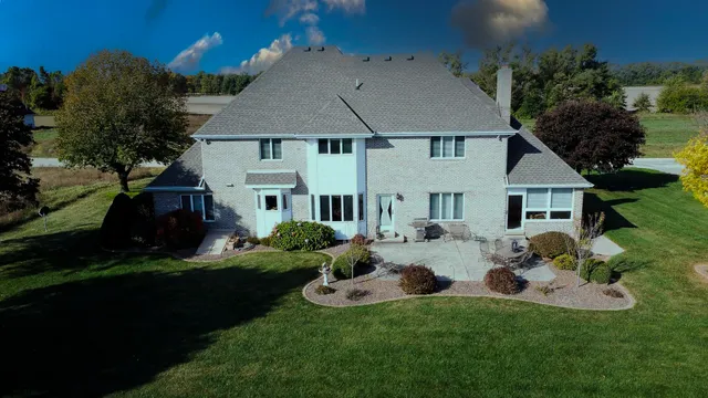 $499,900 | 23 2130 East, Watseka, IL 60970