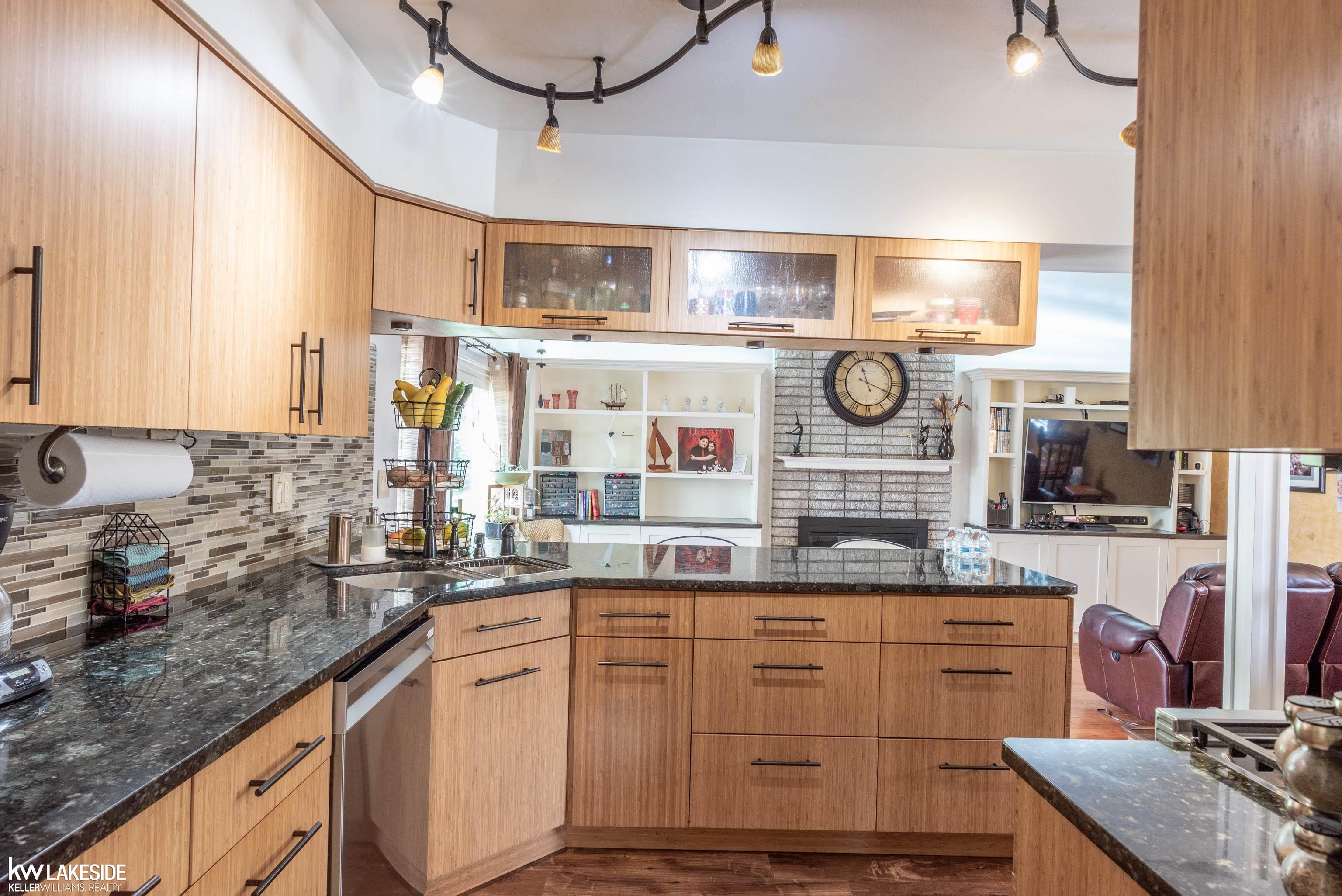 12973 Plumbrook Road Sterling Heights, MI 48312 - Photo 7 of 35 50086295-6.JPG