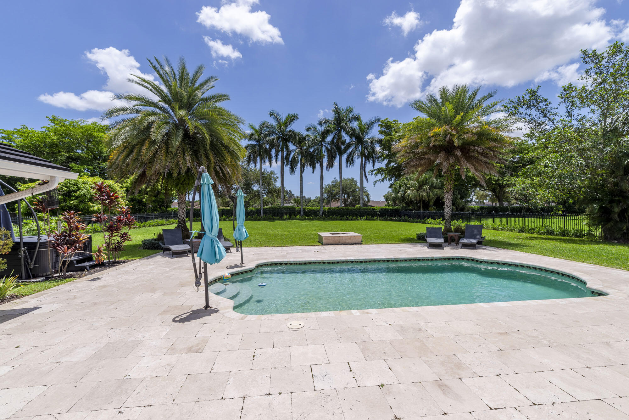 21370 North Sweetwater Lane Boca Raton, FL 33428 - Photo 31 of 40 031