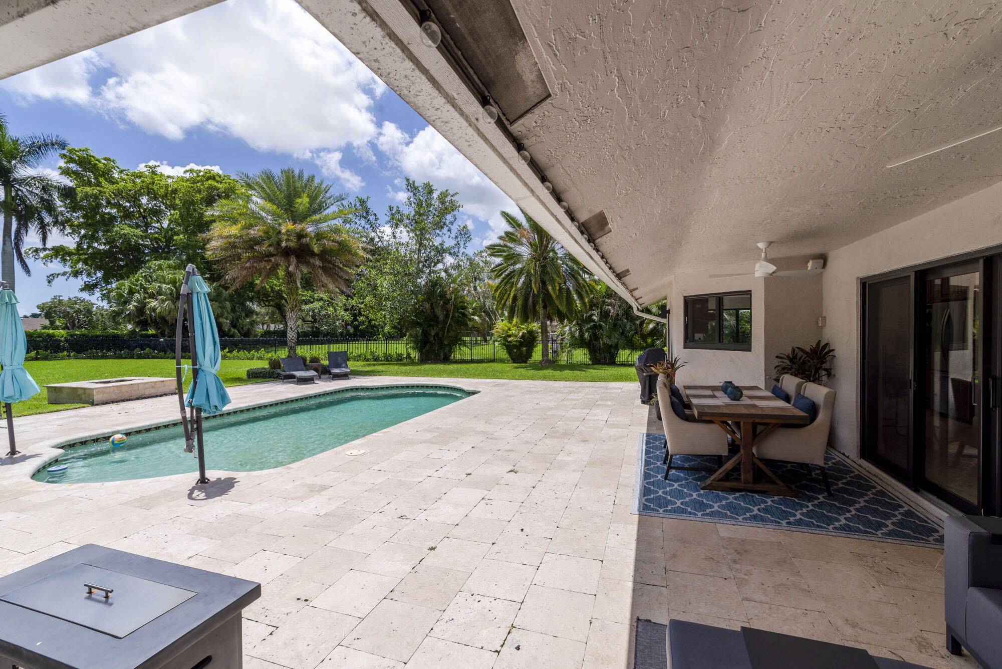 21370 North Sweetwater Lane Boca Raton, FL 33428 - Photo 33 of 40 032