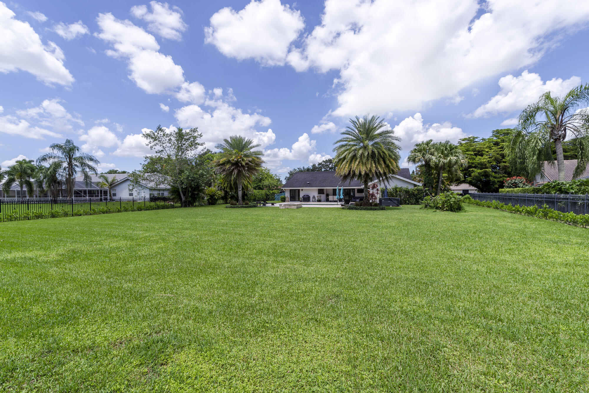 21370 North Sweetwater Lane Boca Raton, FL 33428 - Photo 34 of 40 026