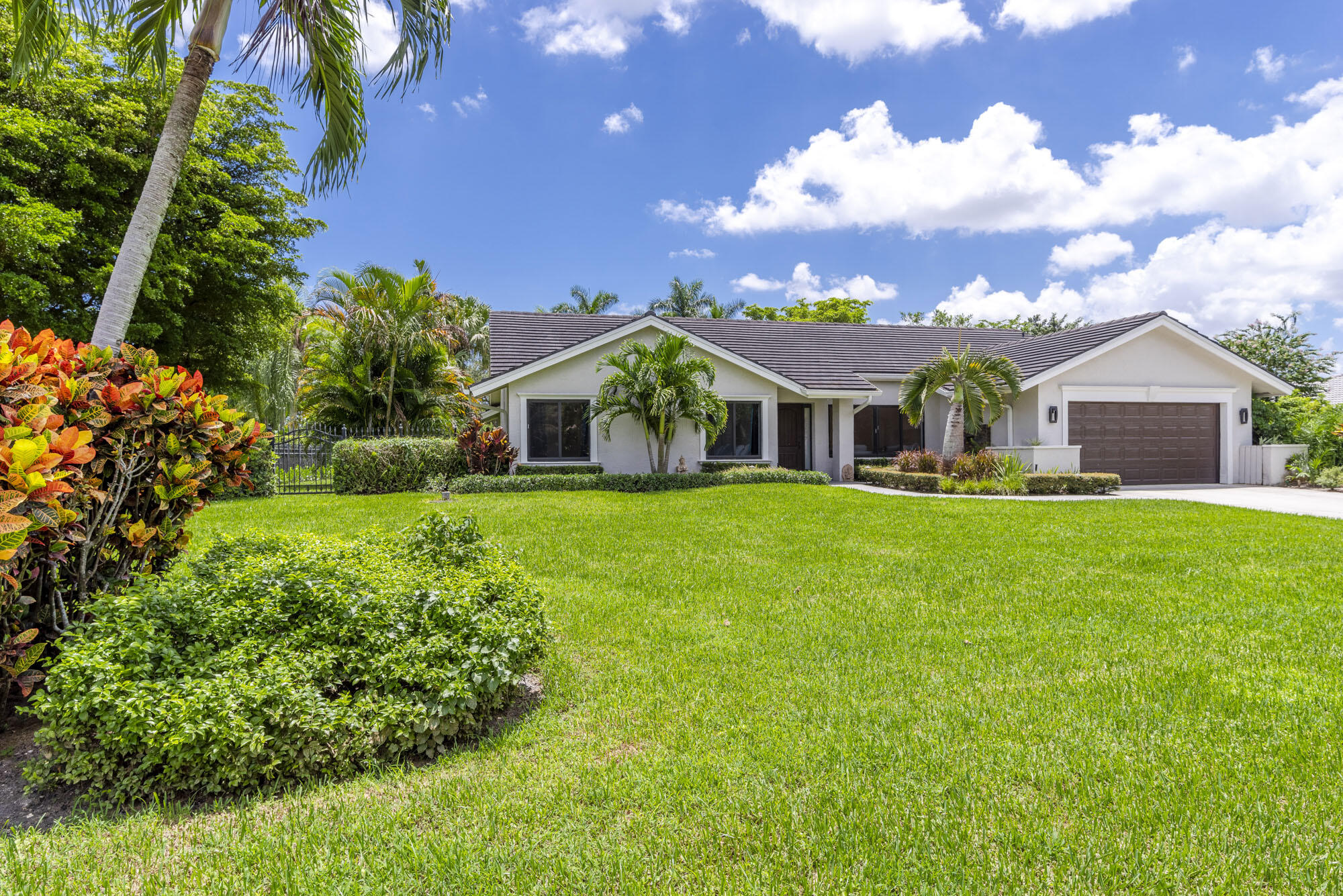 21370 North Sweetwater Lane Boca Raton, FL 33428 - Photo 36 of 40 035