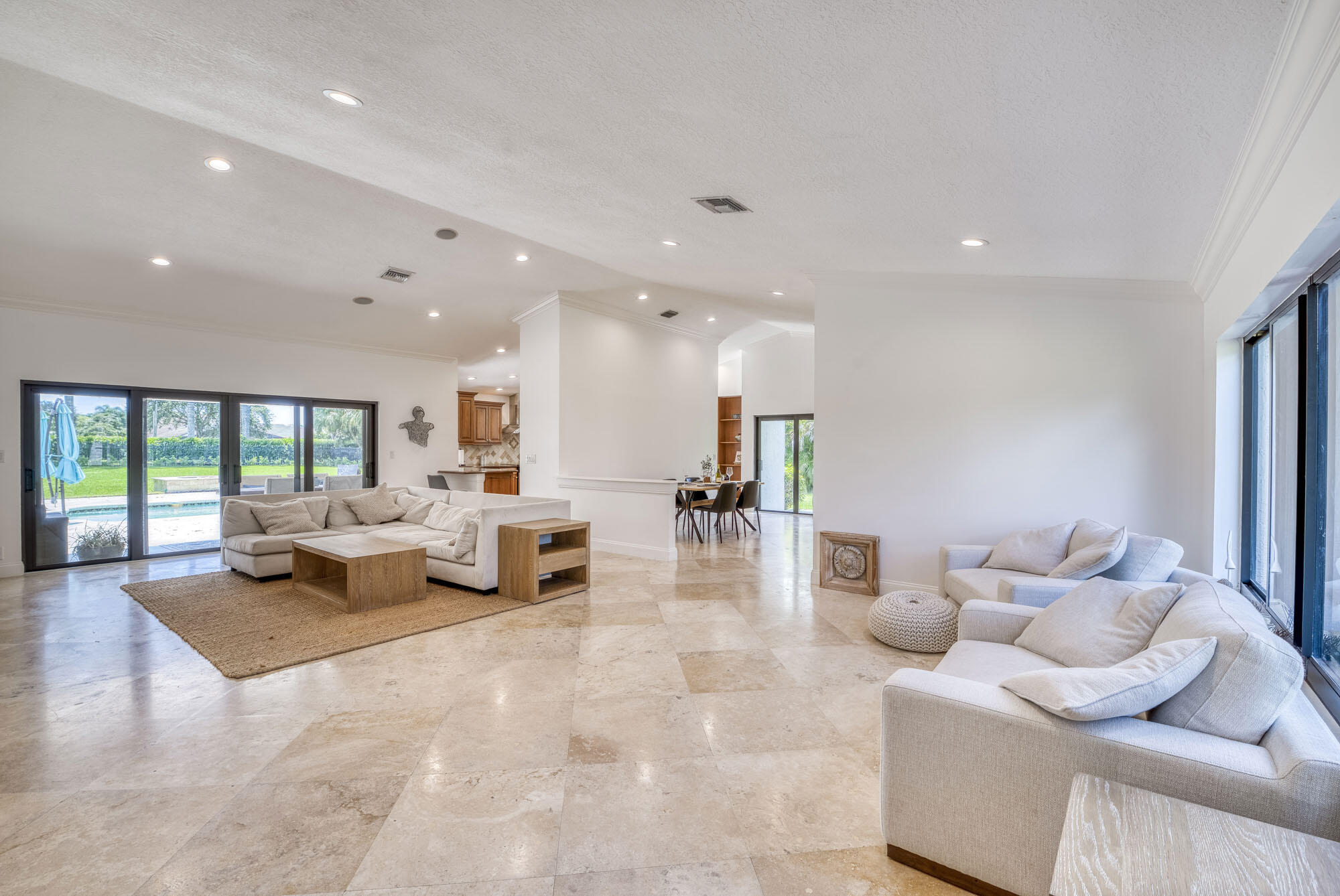 21370 North Sweetwater Lane Boca Raton, FL 33428 - Photo 7 of 40 013