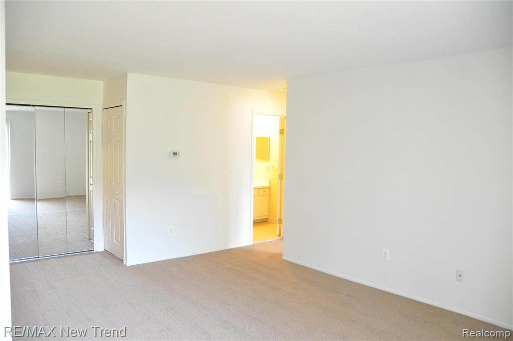 30028 West Twelve Mile Road, Unit 32 Farmington, MI 48334 - Photo 6 of 16