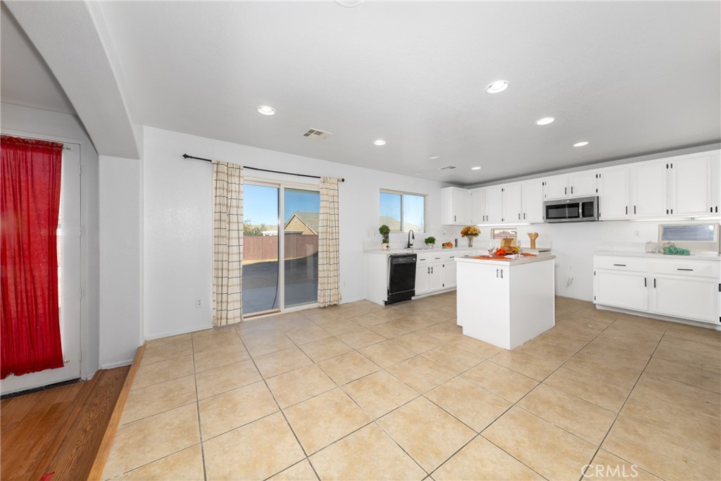 9868 Maple Court Adelanto, CA 92301 - Photo 8 of 48