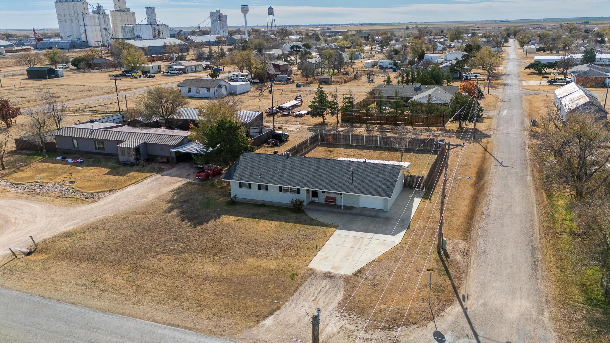 209 NW 6th Happy, TX-01