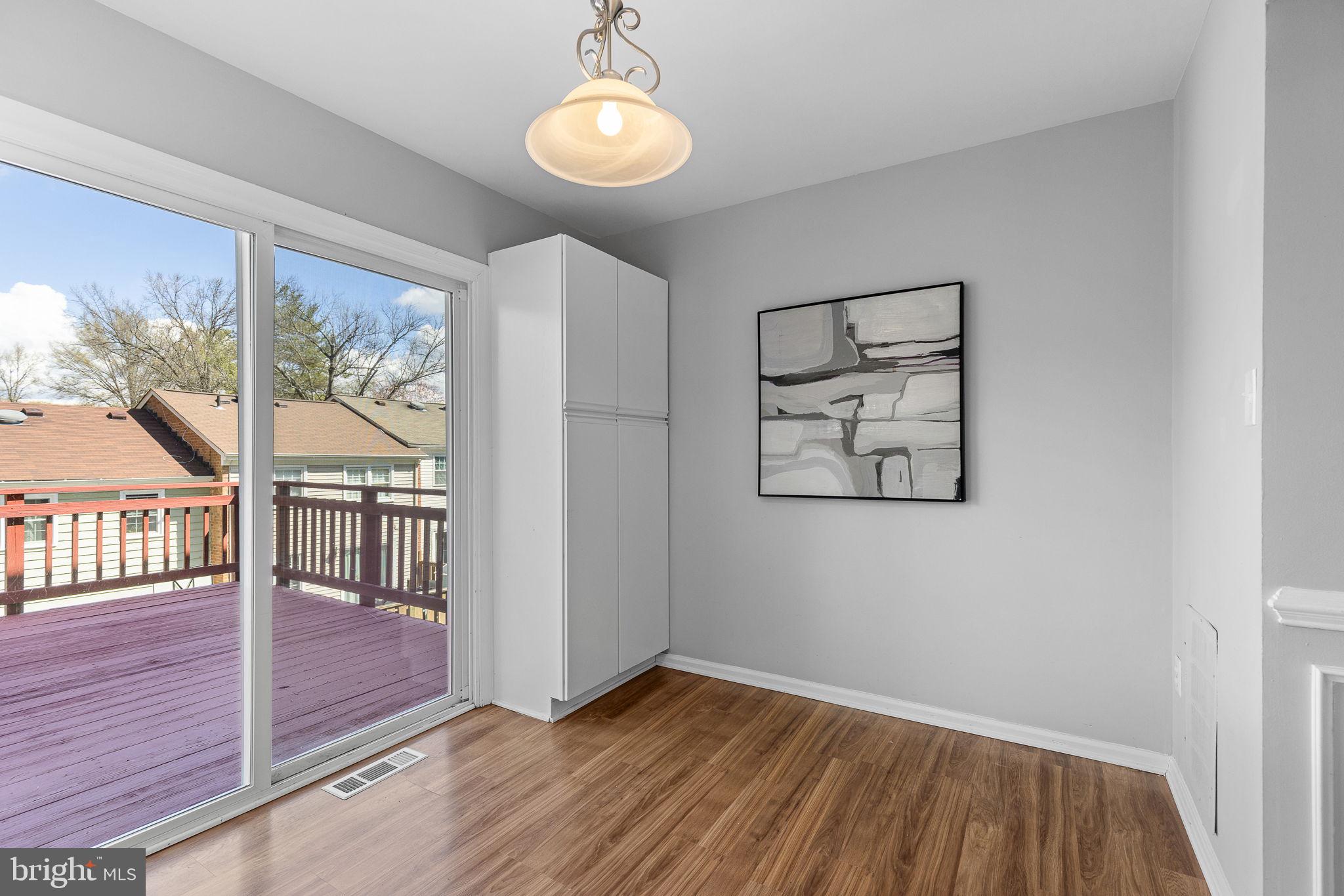 9676 Thackery Square Fairfax, VA 22032 - Photo 16 of 35 2 pantries!! Space for table