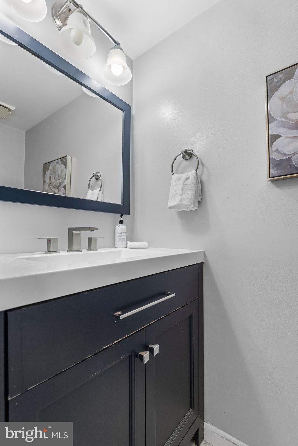 9676 Thackery Square Fairfax, VA 22032 - Photo 19 of 35 1/2 bath on main level