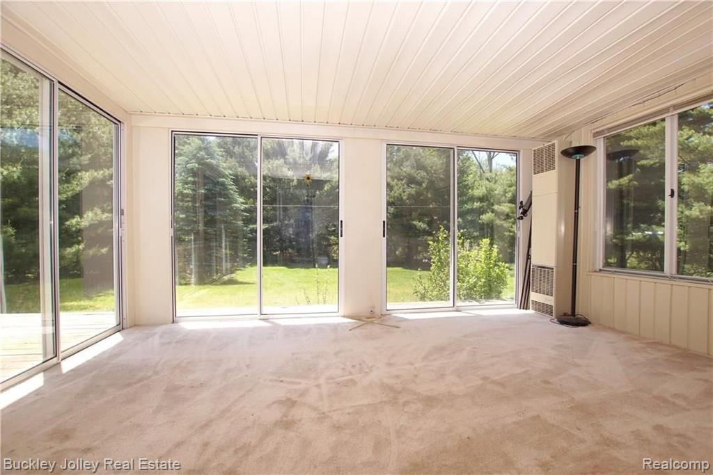 2685 Patterson Lake Road Pinckney, MI 48169 - Photo 17 of 22