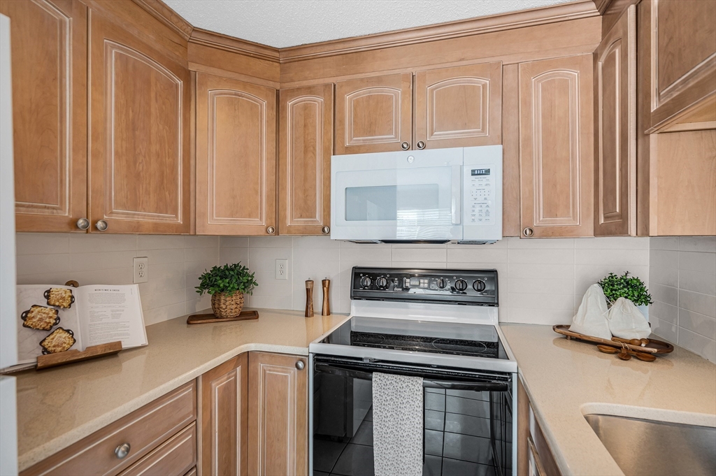 51 Tobey Road, Unit 47 Dracut, MA 01826 - Photo 12 of 38