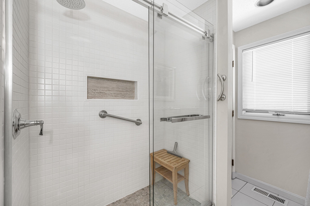 51 Tobey Road, Unit 47 Dracut, MA 01826 - Photo 17 of 38