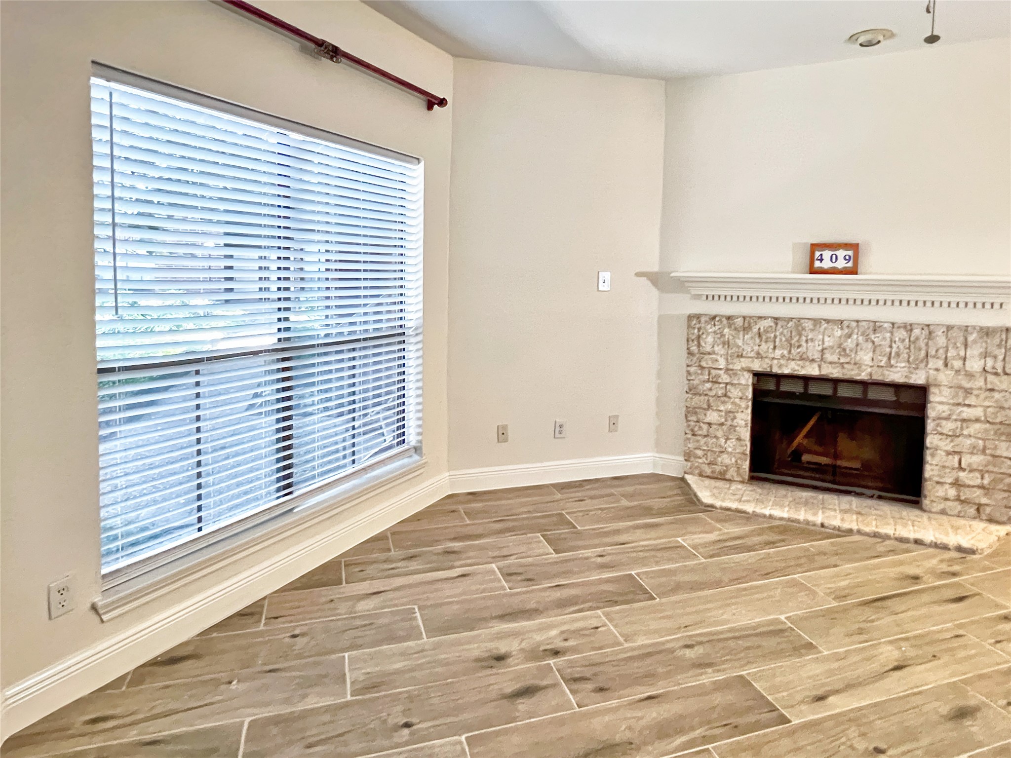 3130 Walnut Bend Lane, Unit 409 Houston, TX 77042 - Photo 5 of 30 DEN