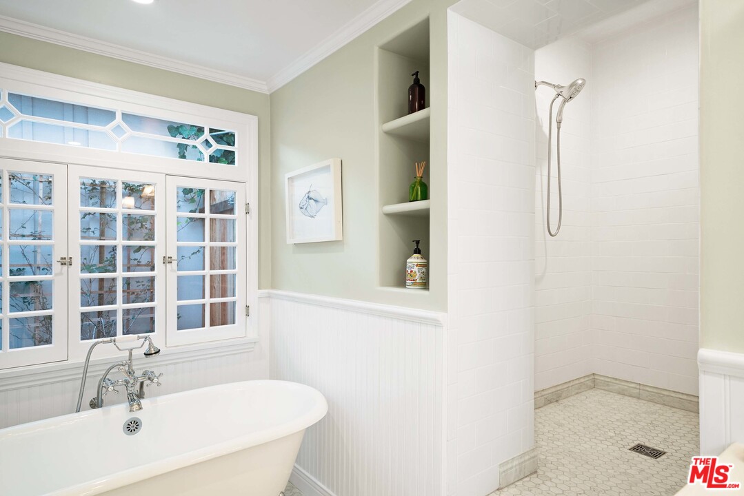 21528 Entrada Road Topanga, CA 90290 - Photo 25 of 49 Gallery Image 25