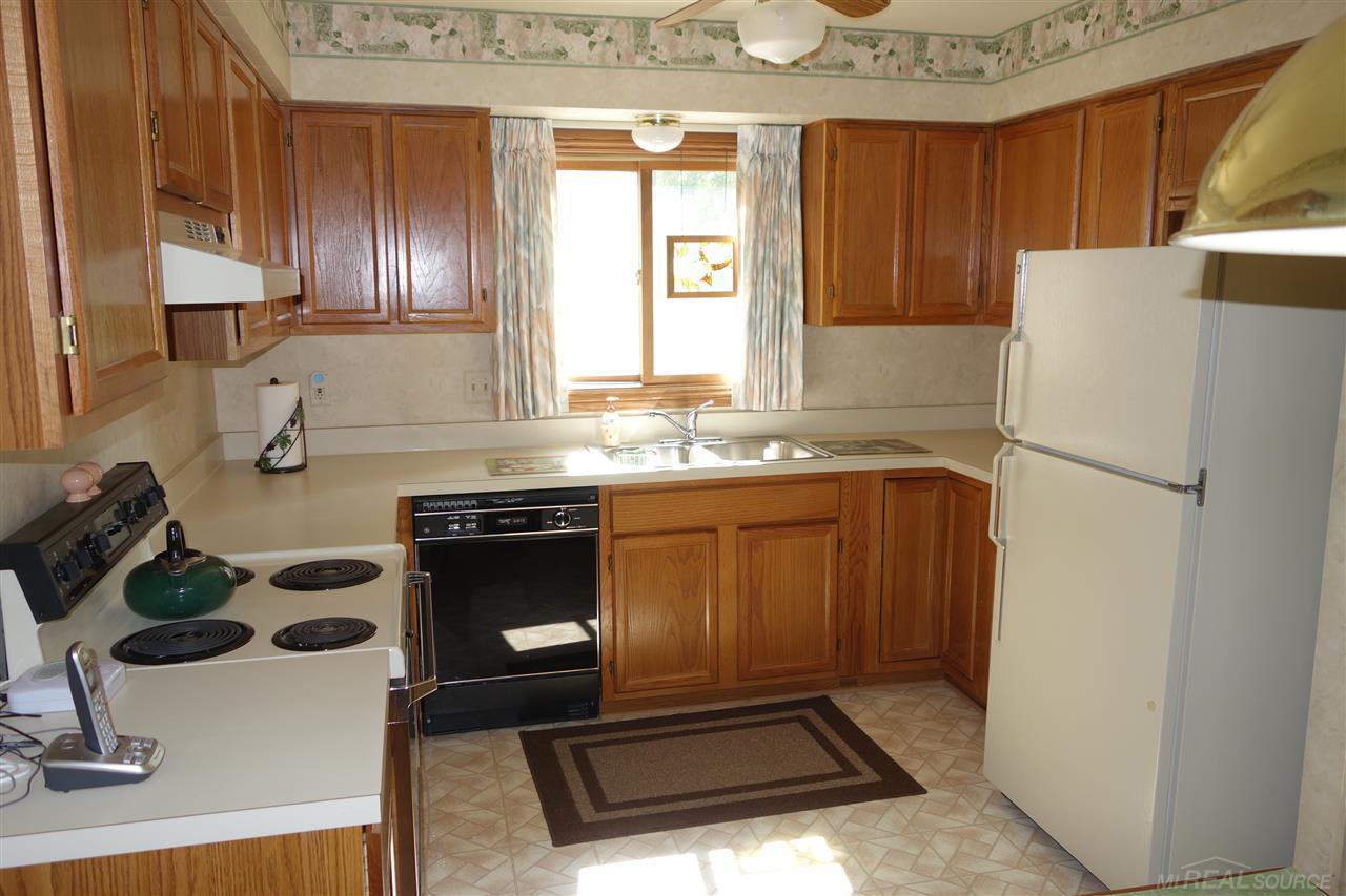 2151 Rochelle Park Drive Rochester Hills, MI 48309 - Photo 9 of 34