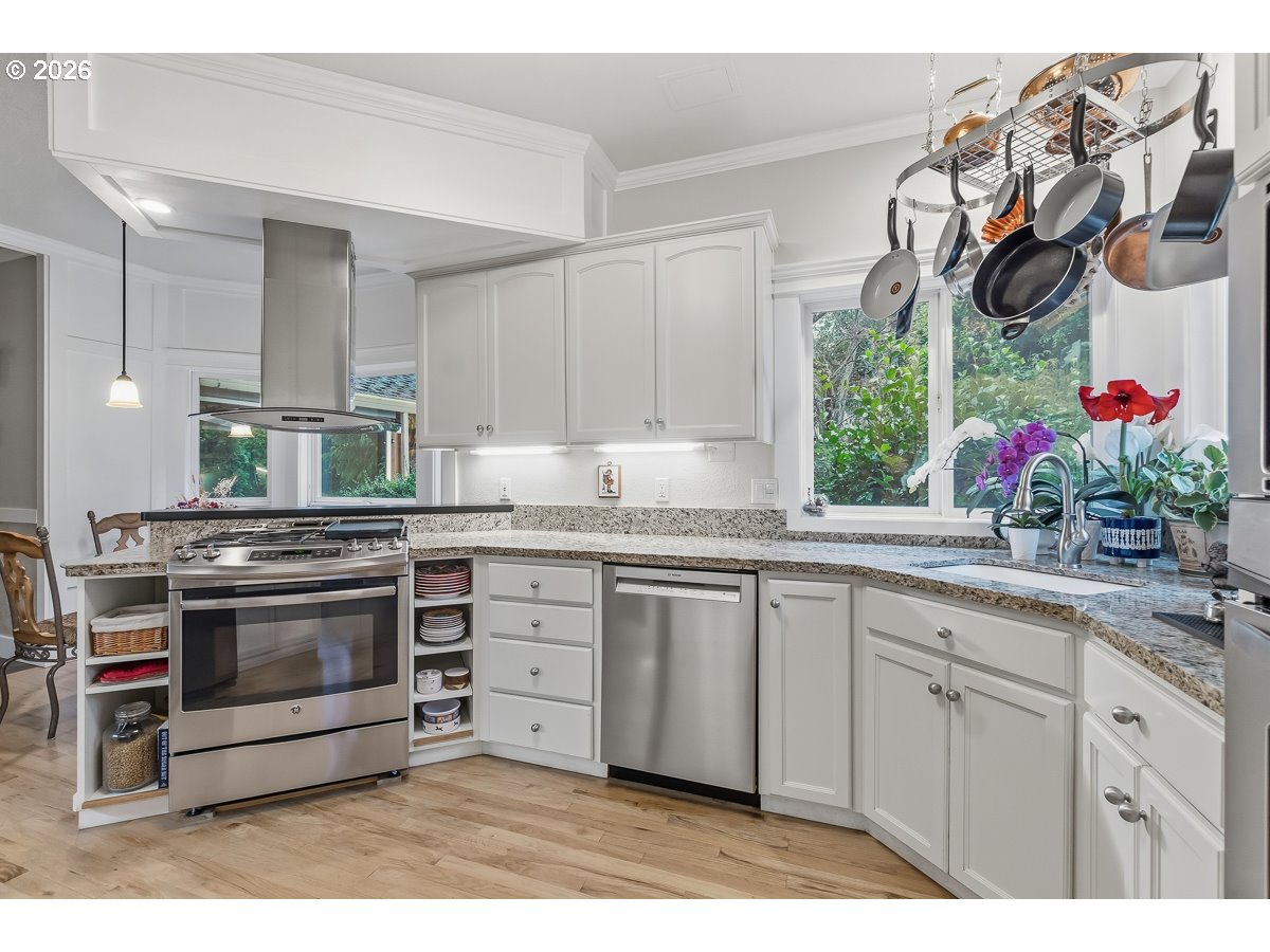 16042 Southwest Waxwing Way Beaverton, OR 97007 - Photo 8 of 37 Kitchen