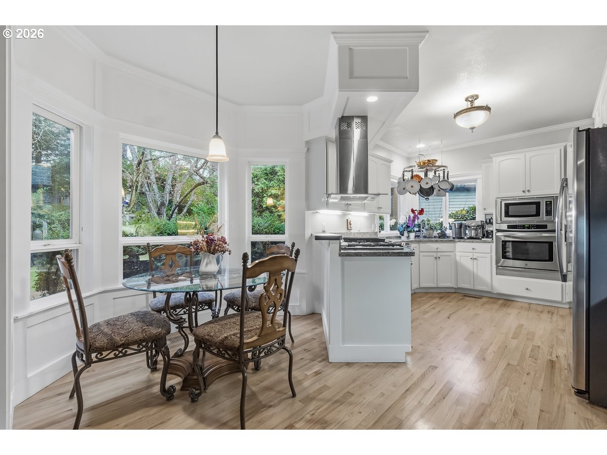 16042 Southwest Waxwing Way Beaverton, OR 97007 - Photo 9 of 37 Kitchen/Nook