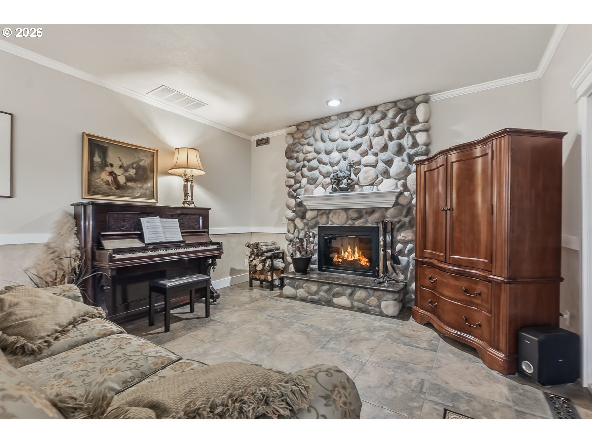 16042 Southwest Waxwing Way Beaverton, OR 97007 - Photo 10 of 37 Family Room