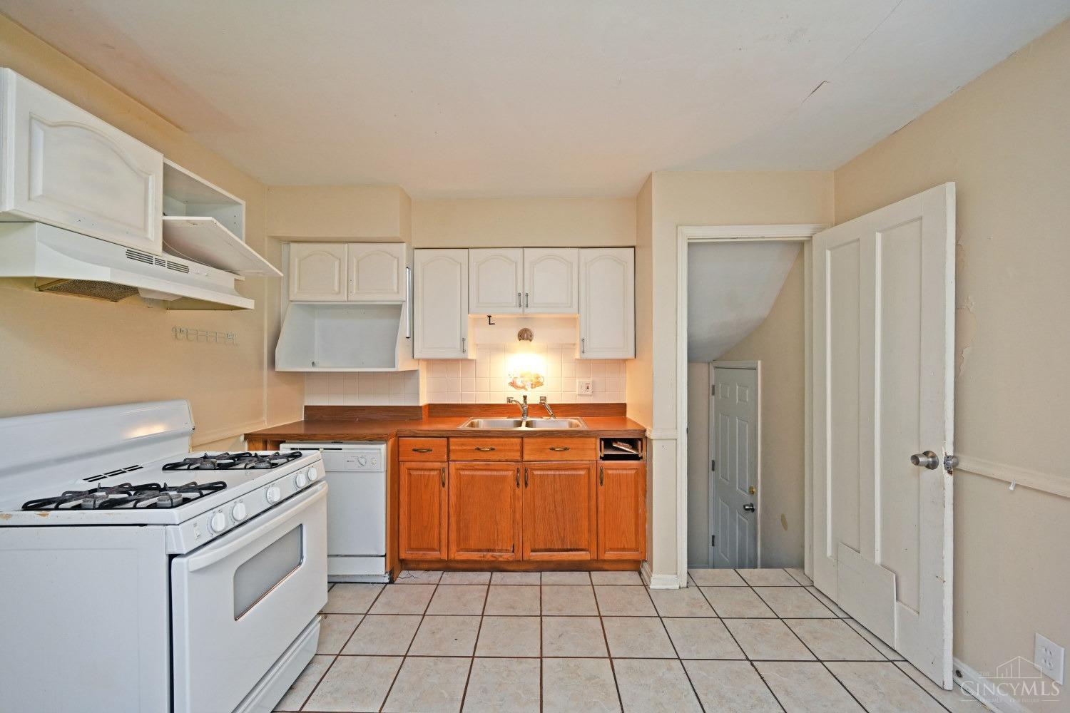 527 Virgil Road Cincinnati, OH 45238 - Photo 11 of 34