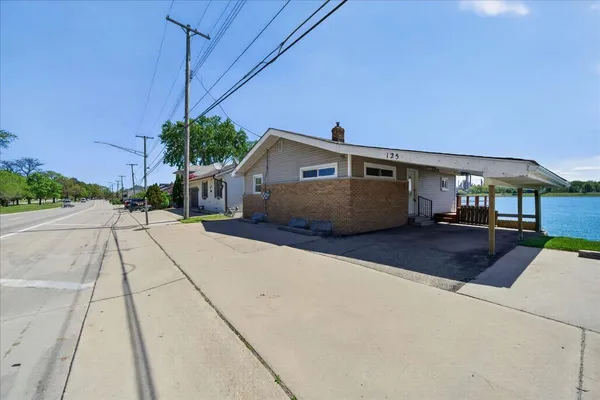 $299,999 | 125 Gratiot Boulevard, Marysville, MI 48040