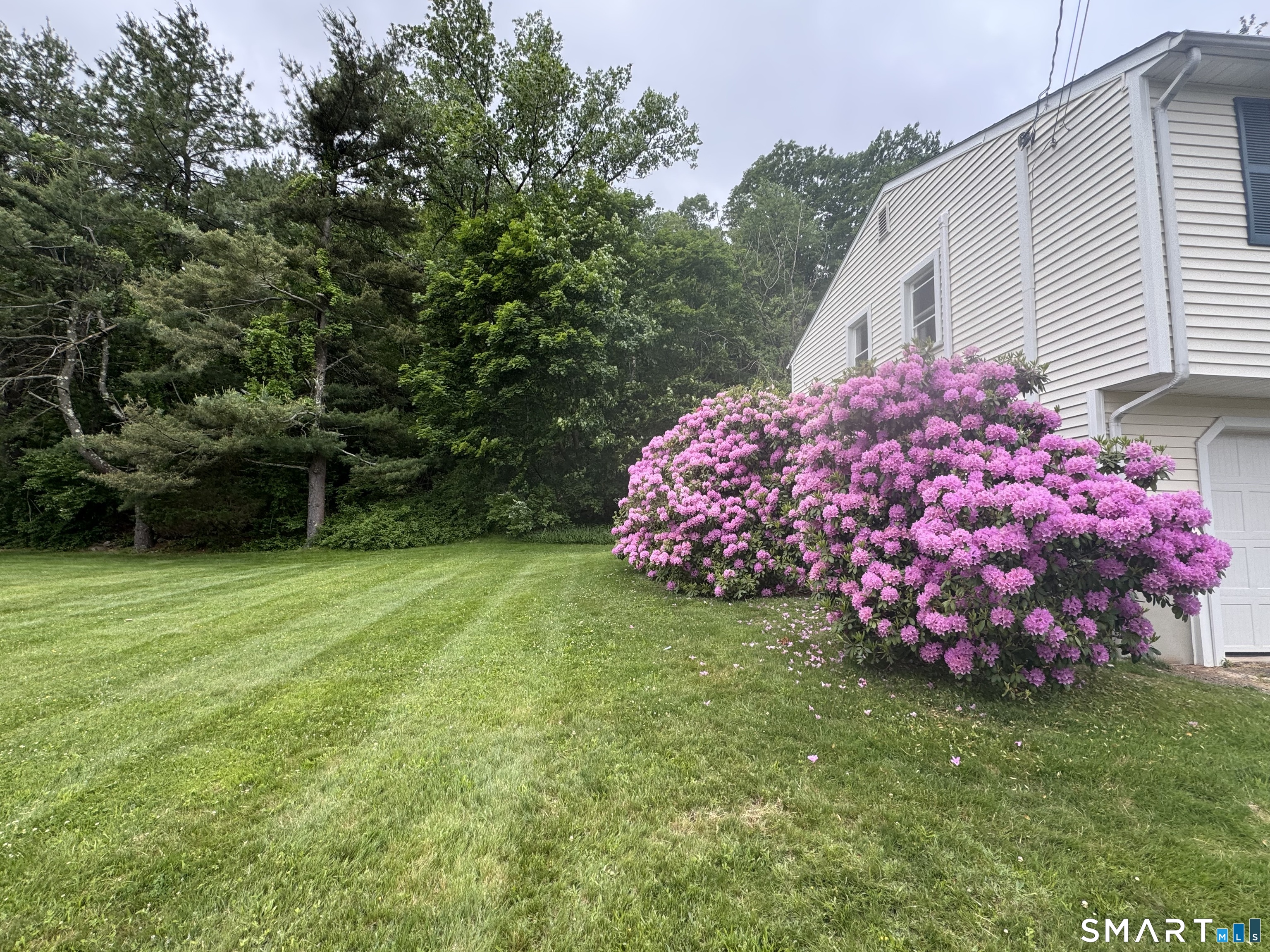210 Cloudland Road North Haven, CT 06473 - Photo 3 of 40