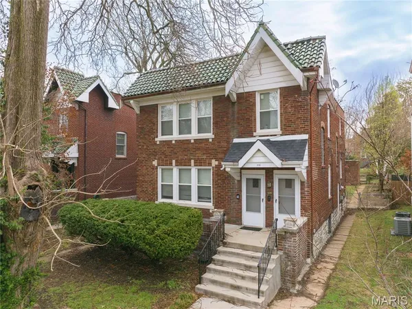 $450,000 | 1026 Claytonia Terrace, Richmond Heights, MO 63117