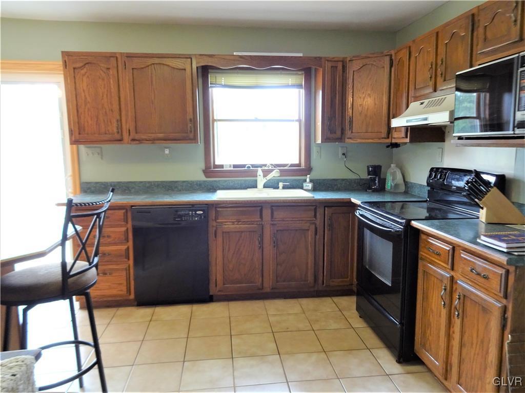 6808 Del Haven Road Bangor, PA 18013 - Photo 14 of 50 Kitchen w/tile flooring