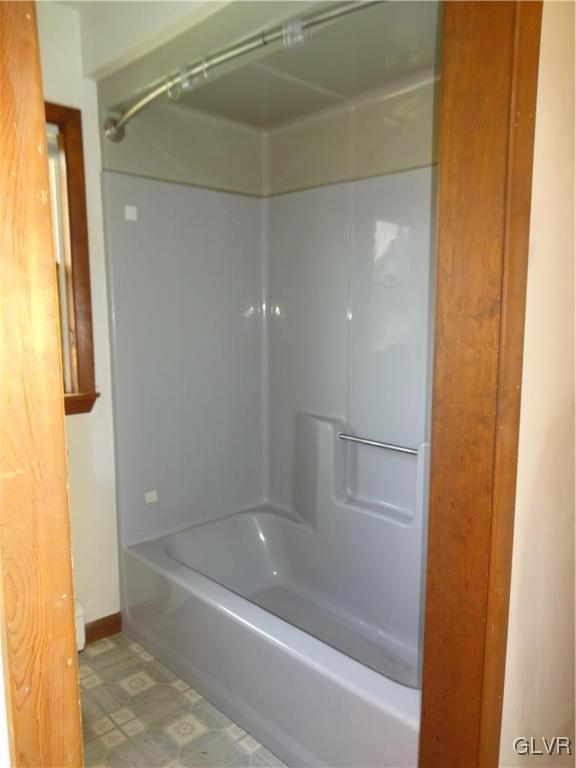 6808 Del Haven Road Bangor, PA 18013 - Photo 30 of 50 Master Bath
